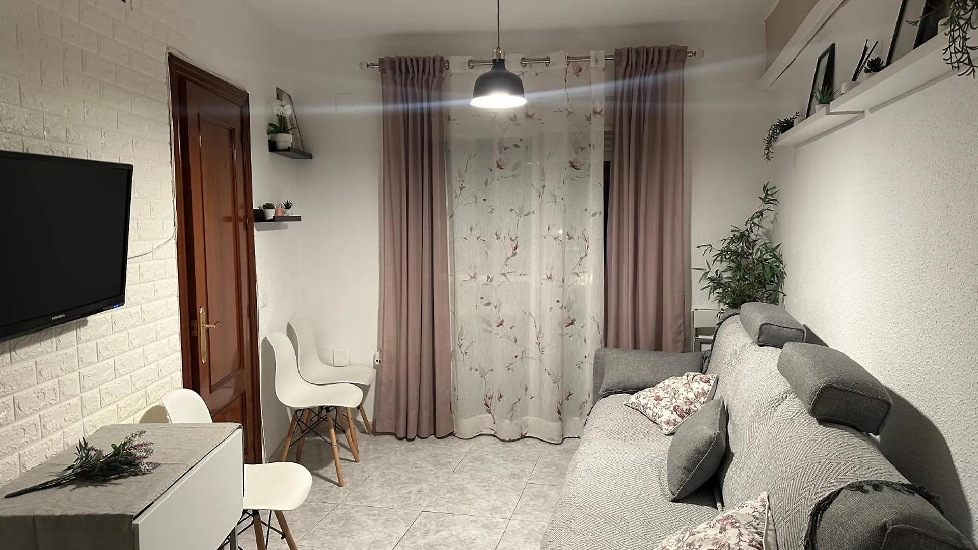Apartamento En Paseo Larios De Torre Del Mar contacts